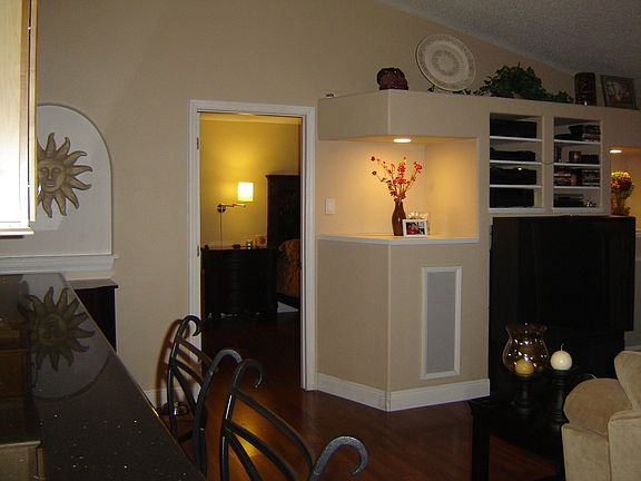 entertainment/living open to pool .A must see