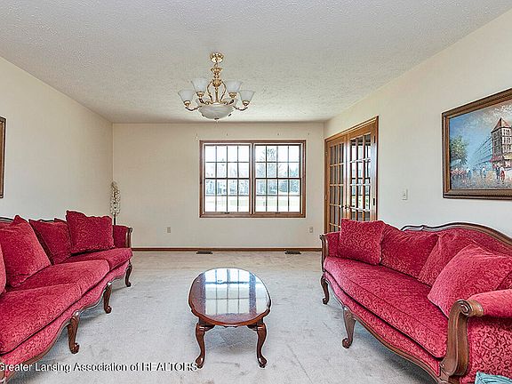 4th image of 4908 Aspen Dr