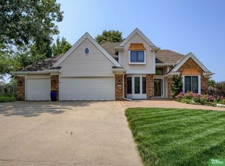 504 Kent Dr, Papillion, NE 68046