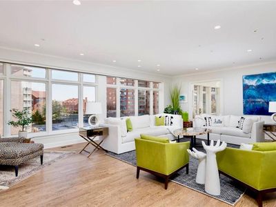 400 W 49th Ter APT 2056, Kansas City, MO, 64112