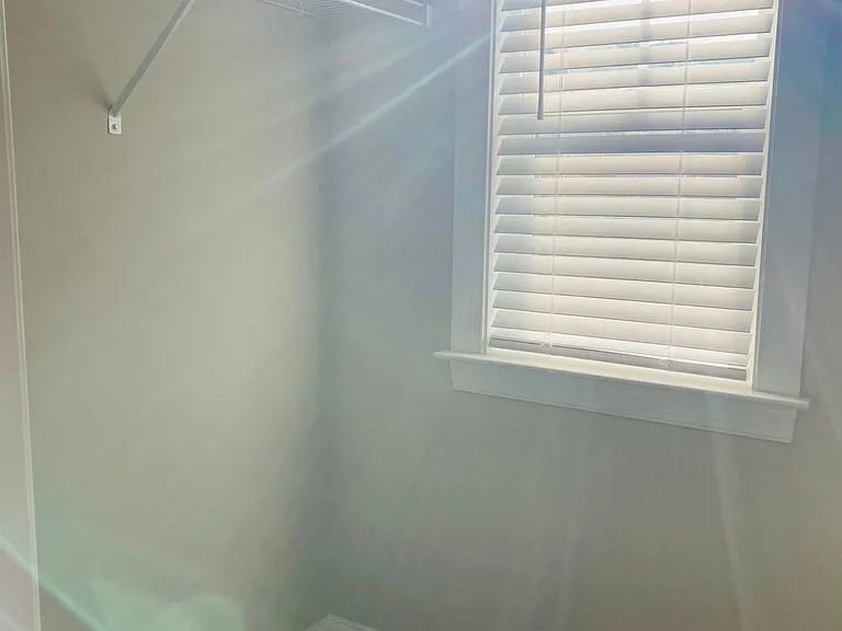 124 Tree Hill Ln — Photo 16