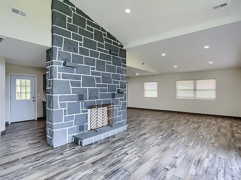 102 Kathleen Dr #2 — Photo 8
