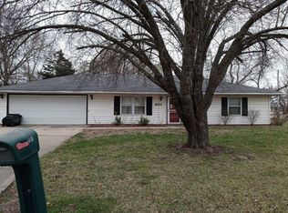 201 NE Spruce Ln, Topeka, KS 66617
