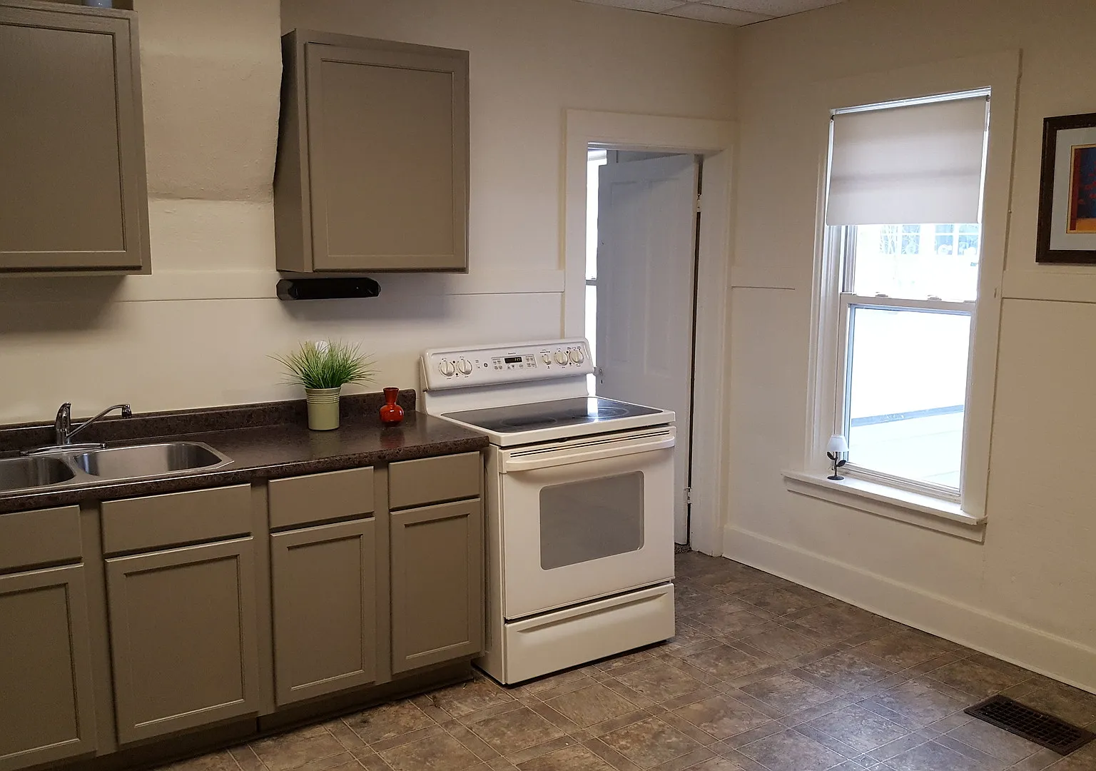 4 Bed 2 Bath Single Family Home in Wausau — Photo 2