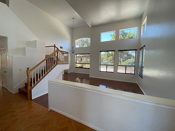 3rd image of 818 Windridge Cir