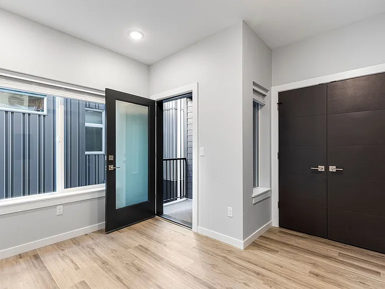 7150 N Greenwich Ave #9 — Photo 9