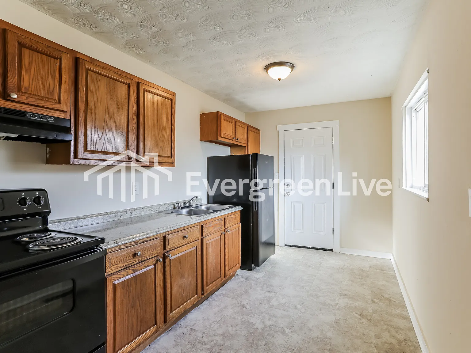 3 bed, 1.0 bath, 896 sqft, $1,195 — Photo 4