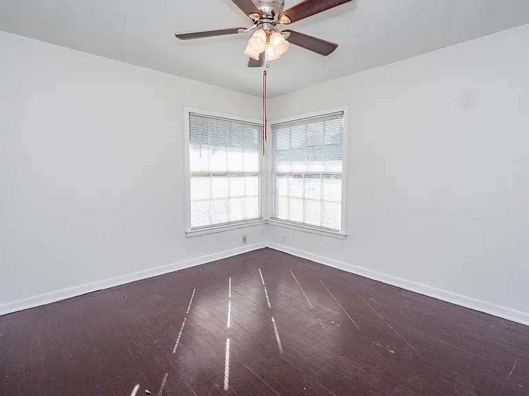 545 Olney Dr — Photo 12