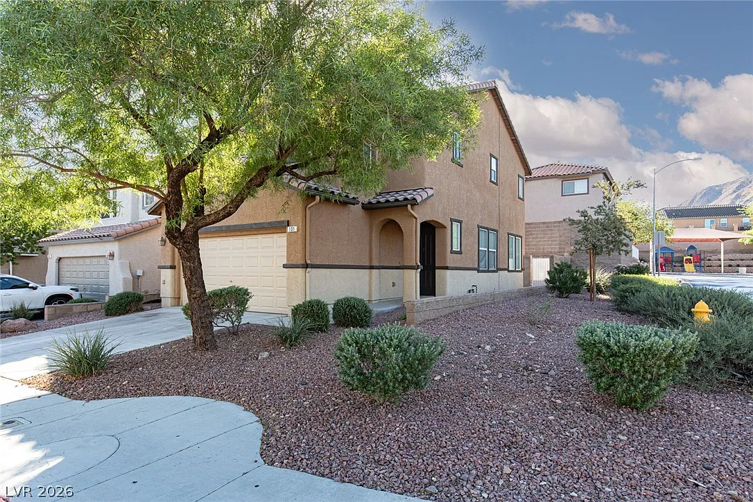 3 bed, 2.5 bath, 1577 sqft, $1,871 — Photo 3