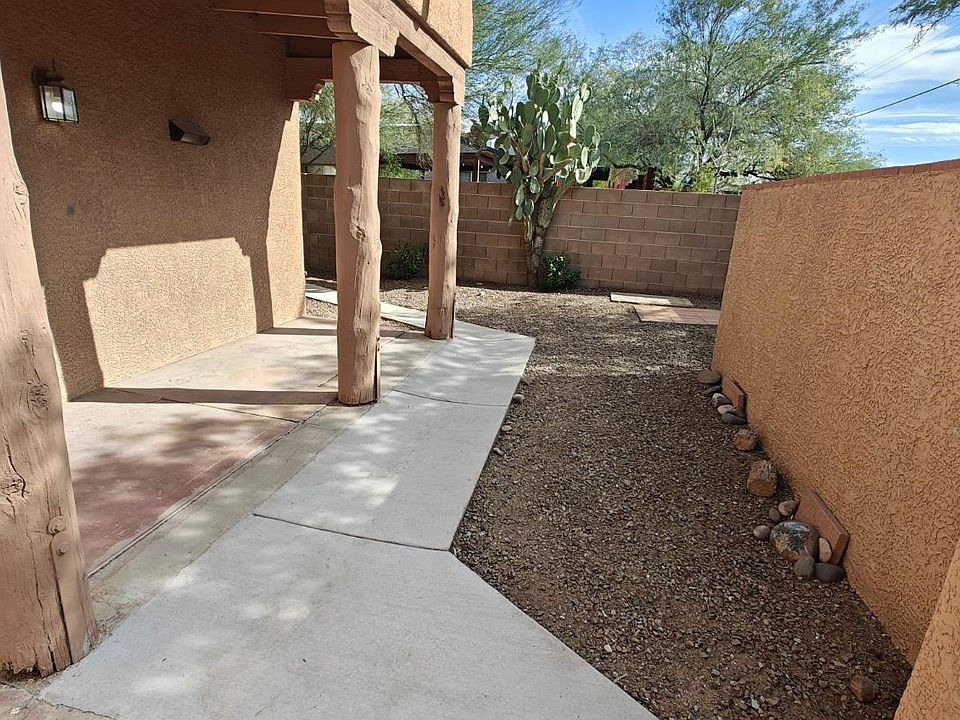 1st image of 1407 E Blacklidge Dr #2
