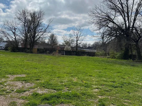 209 W Brashear Ave, Bardstown, KY 40004