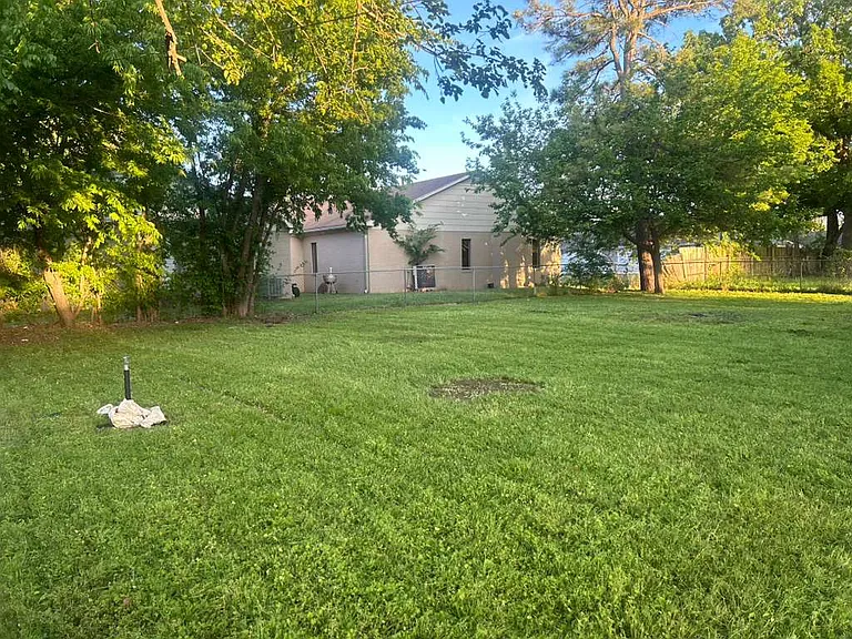 426 N Clements St — Photo 5