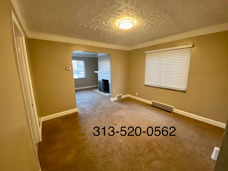 15881 Manor St — Photo 6