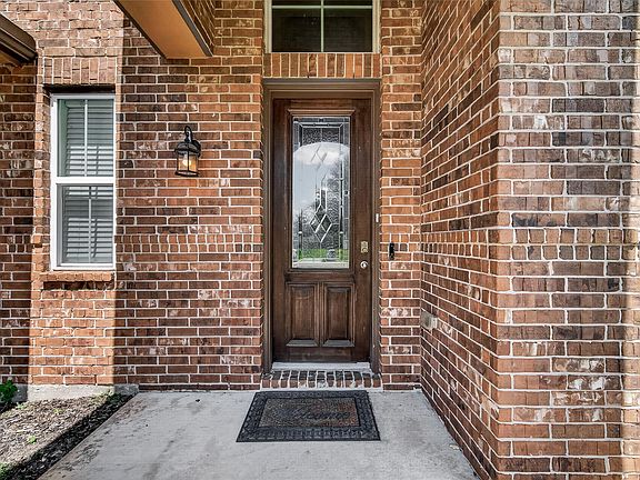 3rd image of 1914 Walnut Green Cir
