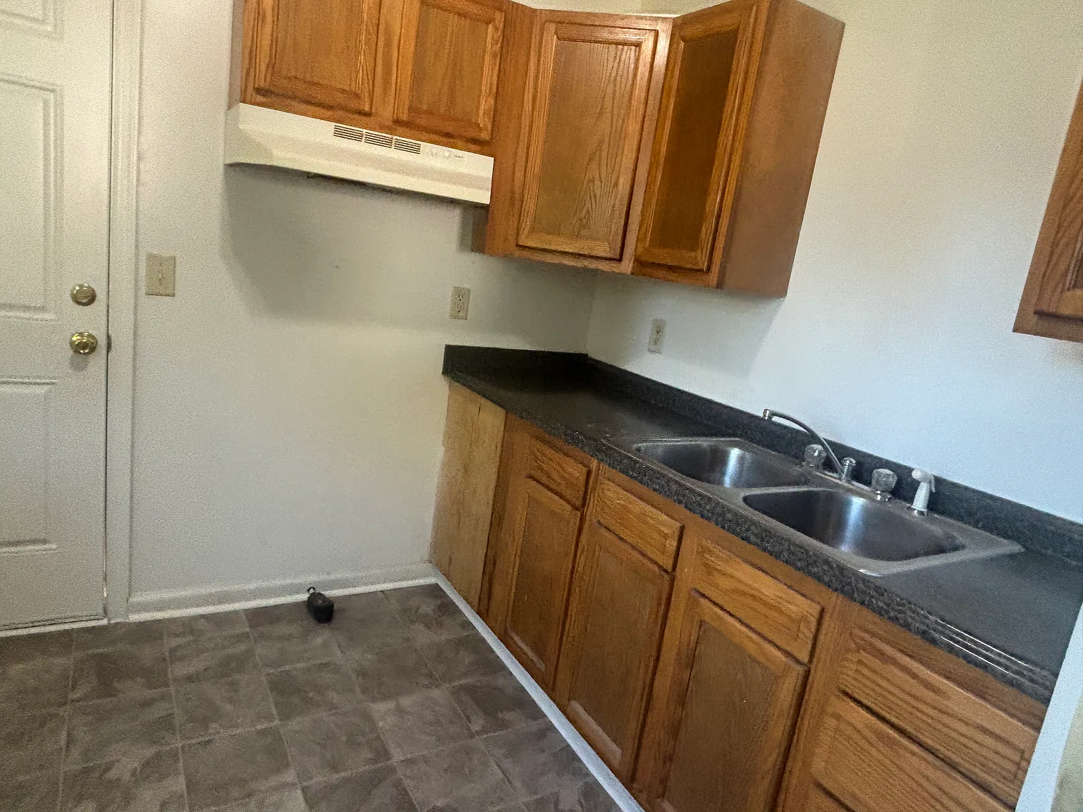 2 bed, 700 sqft, $1,200 — Photo 2