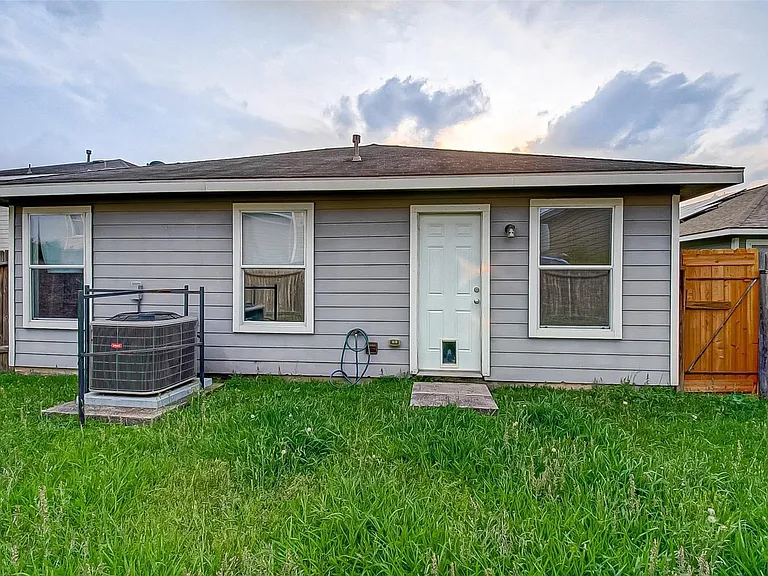 21206 Wortham Oaks Dr — Photo 23