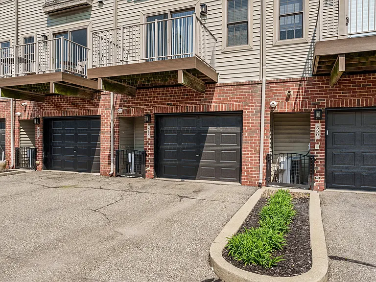548 Graten St — Photo 22
