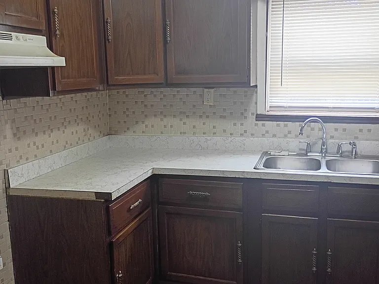 10226 S Rhodes Ave #1 — Photo 8