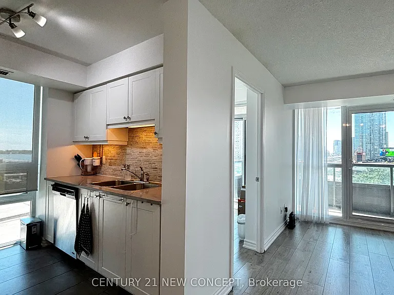 25 Lower Simcoe St #808 — Photo 17