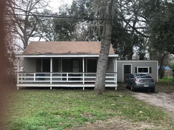 204 W Emily Ave, Wharton, TX 77488