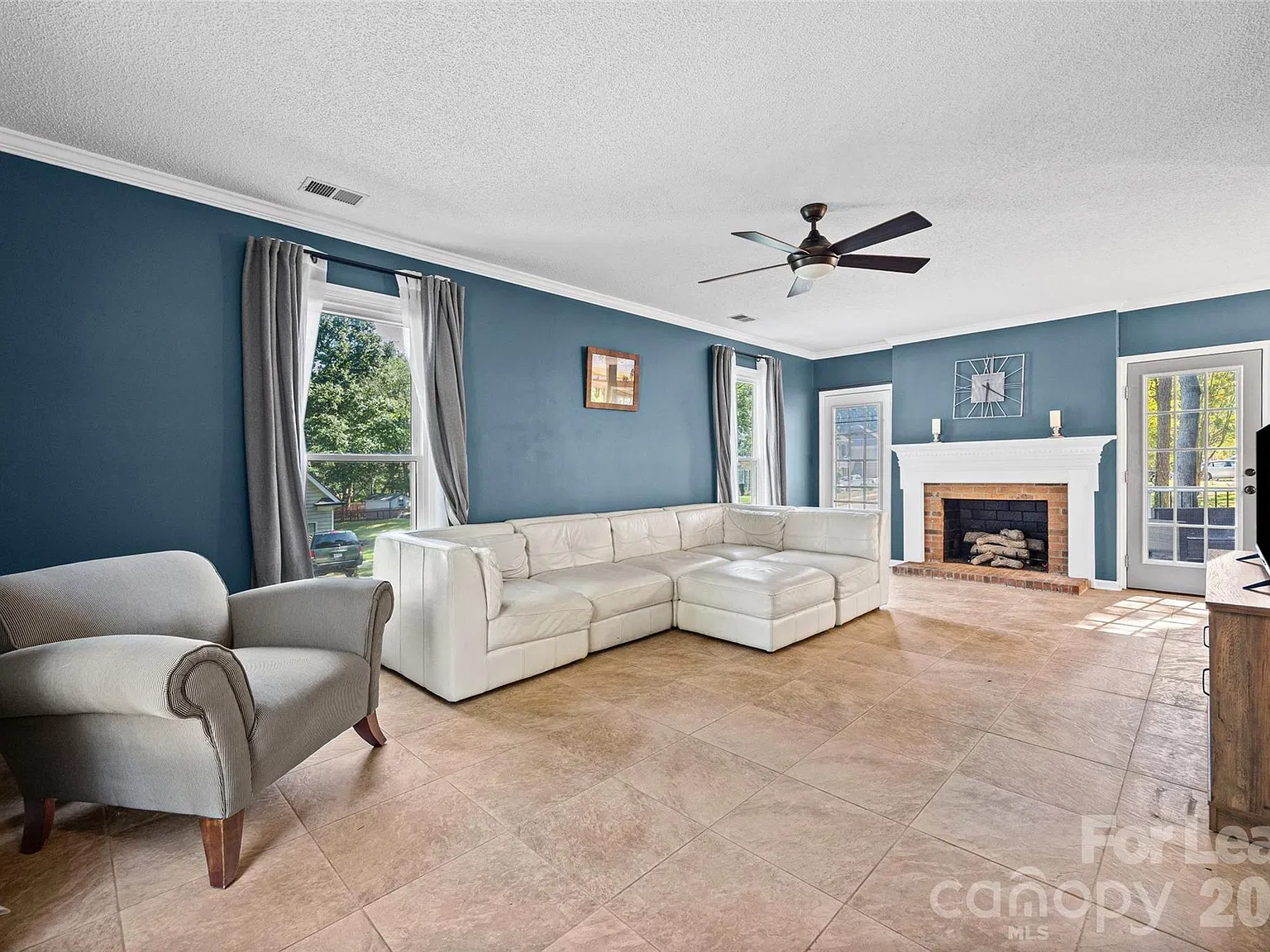 3 bed, 2.5 bath, 1790 sqft, $2,200 — Photo 4