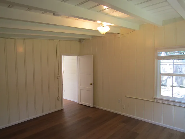 404 E Locust Ave — Photo 19