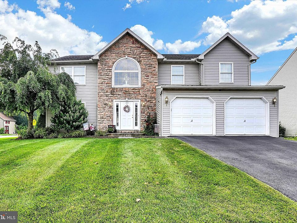 1st image of 200 S Rosewood Ct