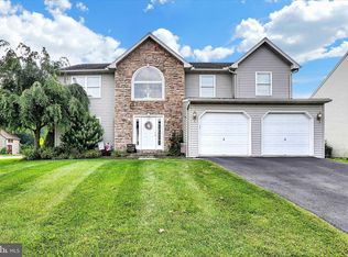 200 S Rosewood Ct, Wernersville, PA