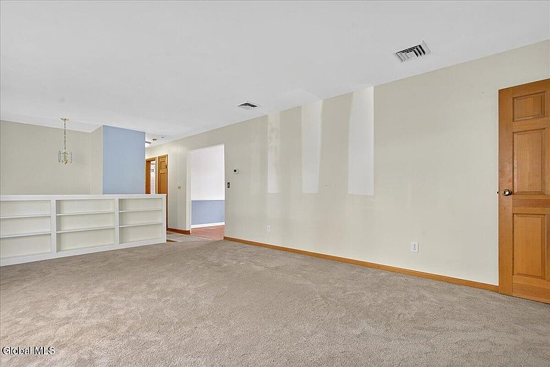 4th image of 32 Tamarack Lane