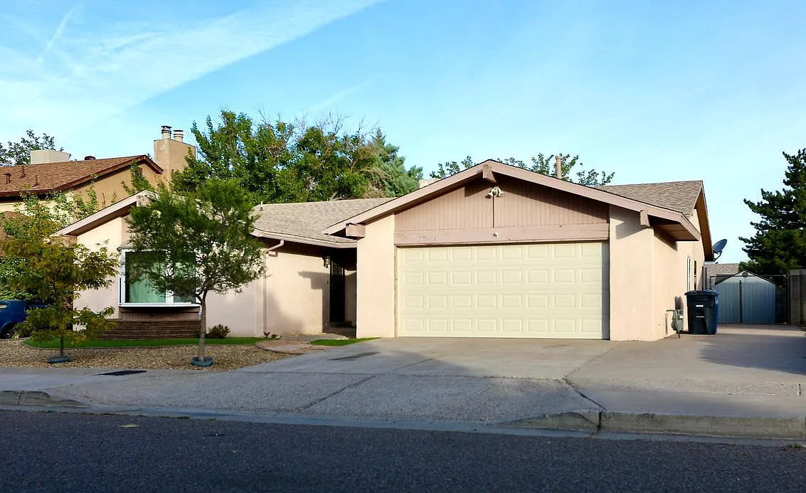 4 bed, 2000 sqft, $2,350 — Photo 2