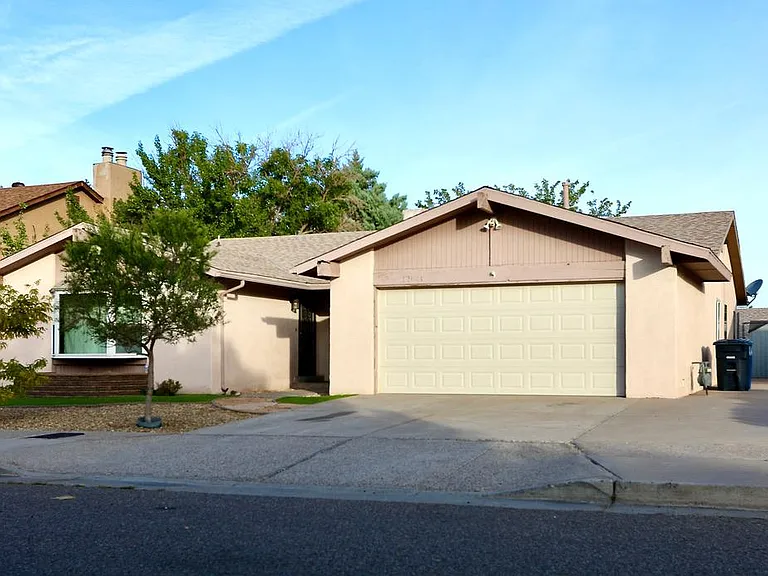 12601 Elyse Pl SE — Photo 2