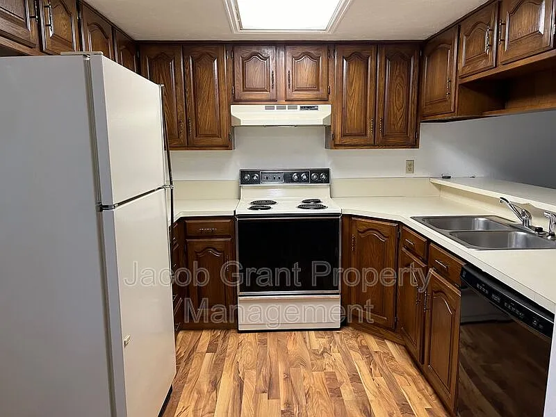 2 bed, 1.5 bath, 1200 sqft, $1,150 — Photo 3