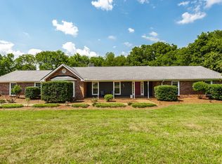 1025 Anderson Rd, Hendersonville, TN 37075