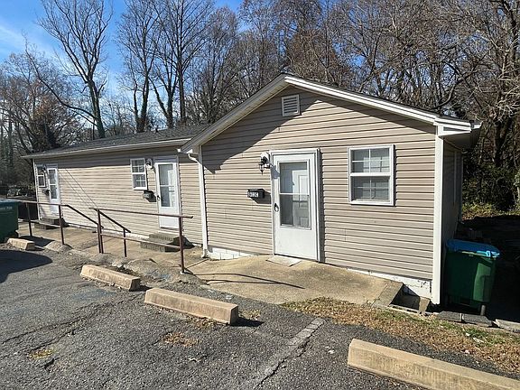 2nd image of 402 S 10th St #B