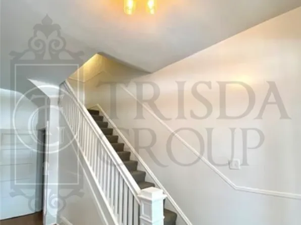 Avail July 24: 1BR/1BA Crafton Apt w/ Beautiful Character on walkable street. Parking, AC, W/D, P..., 18 Bradford Ave, Pittsburgh, PA 15205