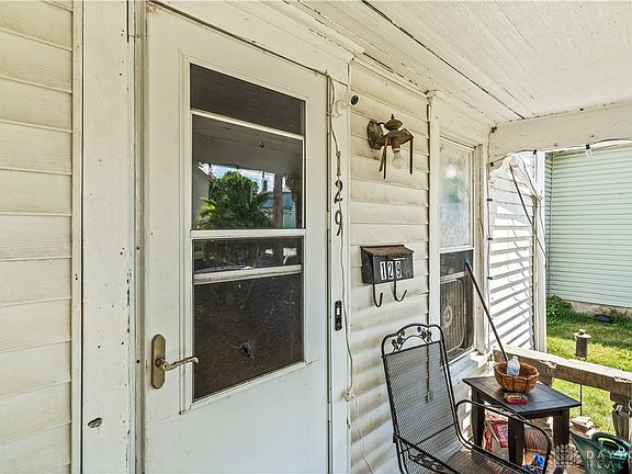 4th image of 127-129 1st St