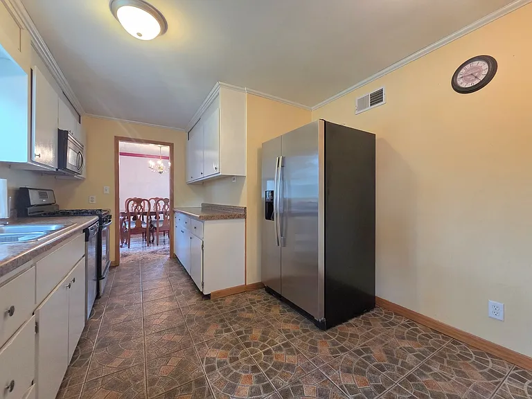336 E Orchard St — Photo 7
