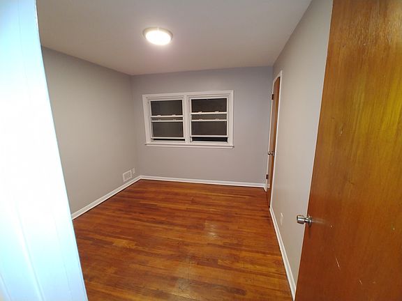 4th image of 500 1/2 E 1st Ave #4