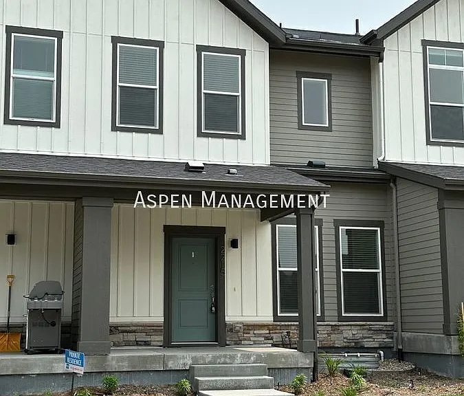 2215 Village Green Way — Photo 1