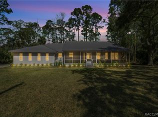 10 Patricia Rd, Yankeetown, FL 34498