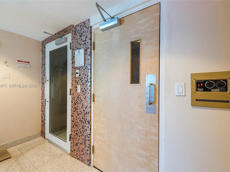 300 S Pointe Dr #907 — Photo 62