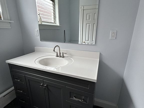5th image of 5122-1 Walton Ave #2