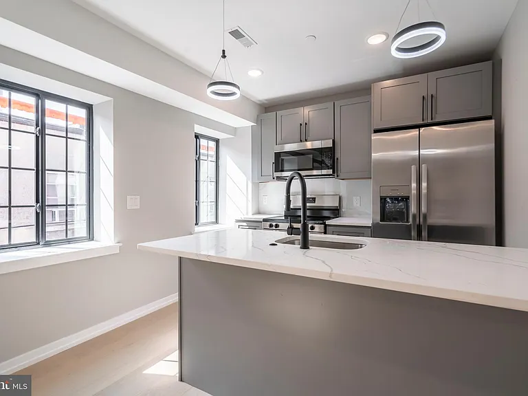 719 Dickinson St #2G — Photo 6