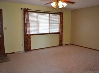 1601 Oak View Dr, Holts Summit, MO 65043