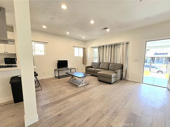 3rd image of 1225 W 41st Pl #1227