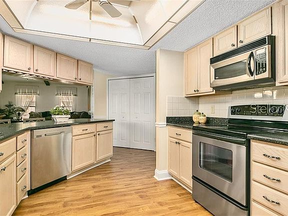 5th image of 1729 Hudson St