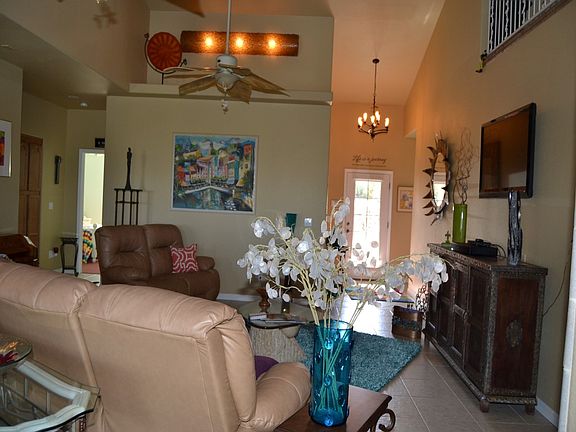 living room view of entry_04162015