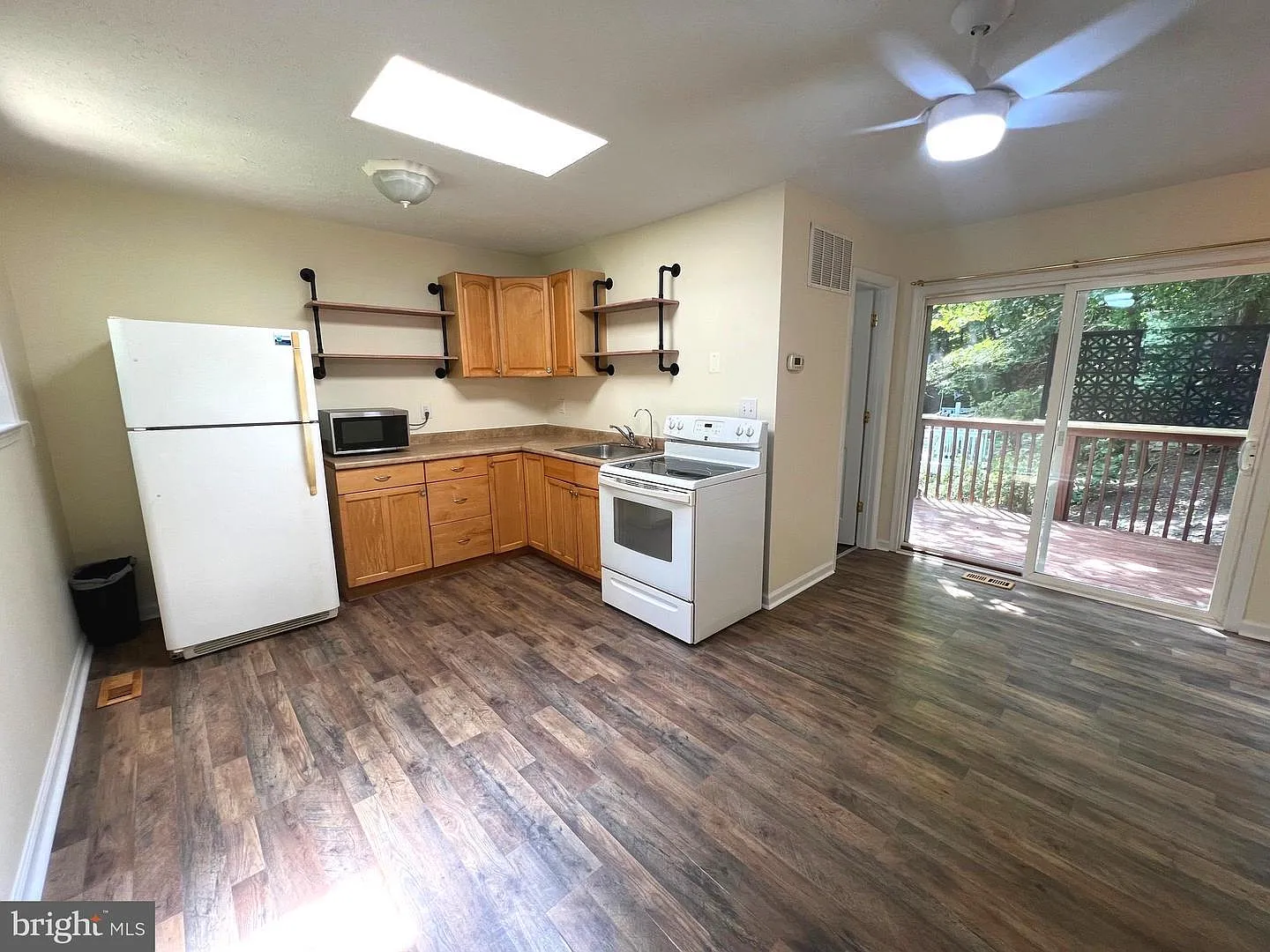 1 bed, 700 sqft, $1,200 — Photo 3