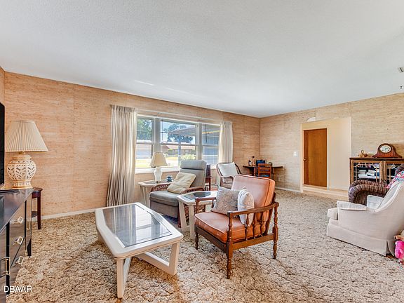 5th image of 841 W River Oak Dr