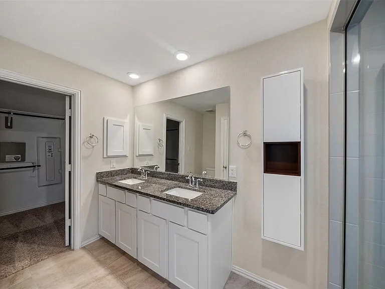 708 Ivory Manor Dr — Photo 15
